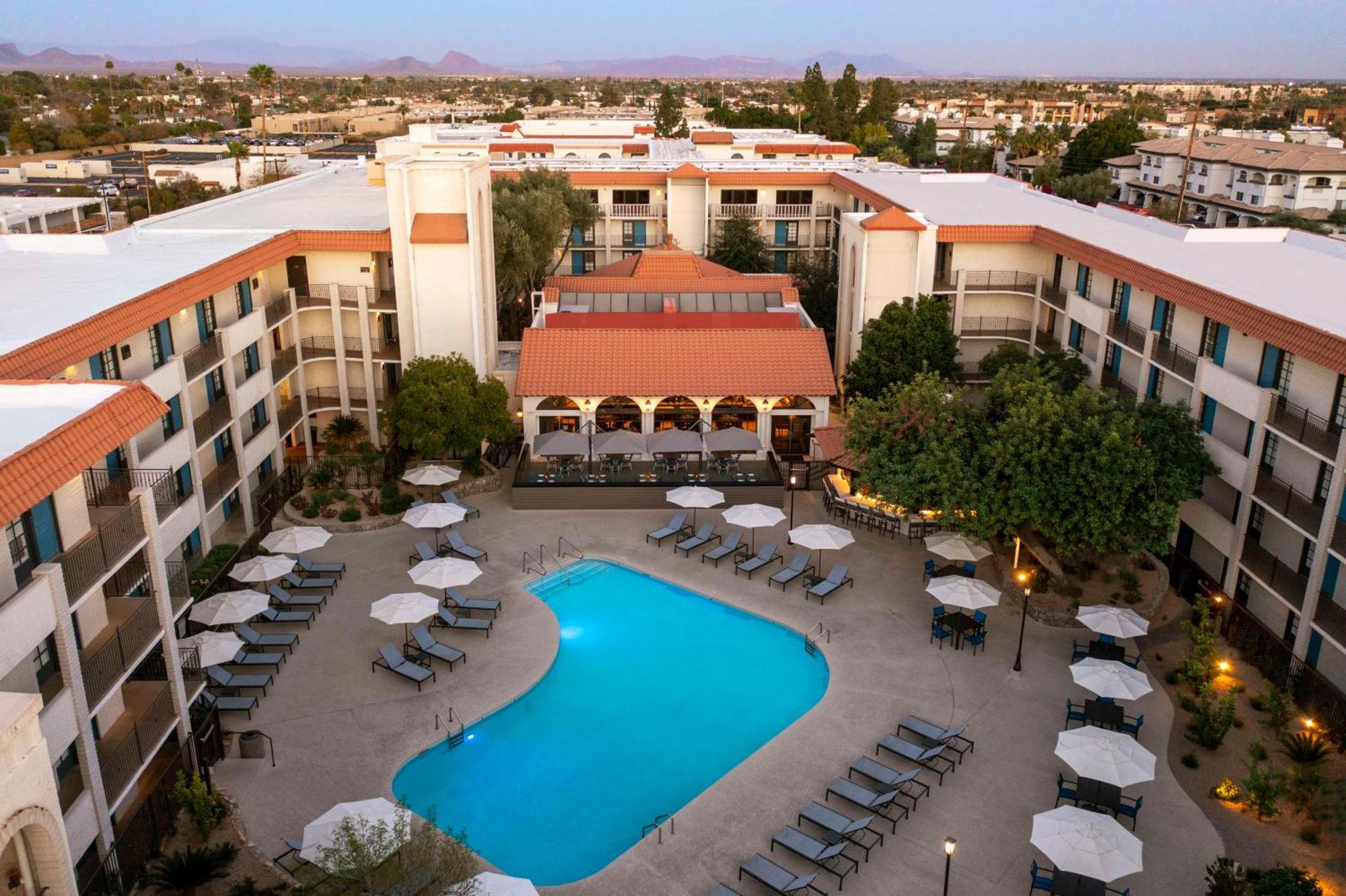 Embassy Suites By Hilton Scottsdale Resort Exterior foto